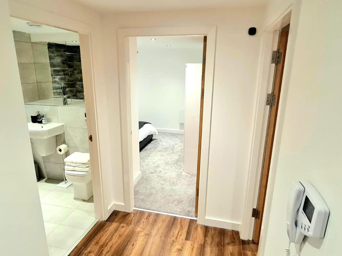 1-Bedroom Aprt In Salford- Freeparking- Sleeps3 Manchester Kültér fotó