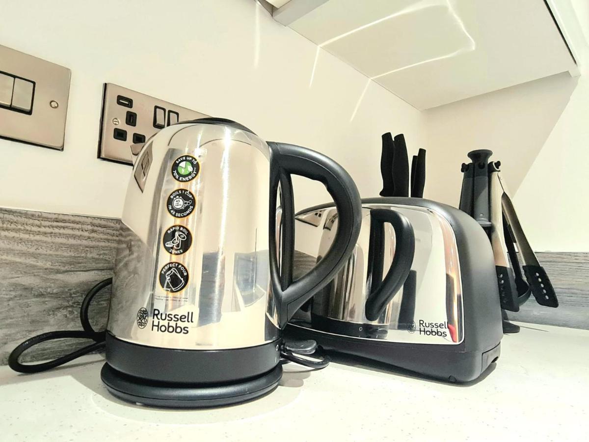 1-Bedroom Aprt In Salford- Freeparking- Sleeps3 Manchester Kültér fotó